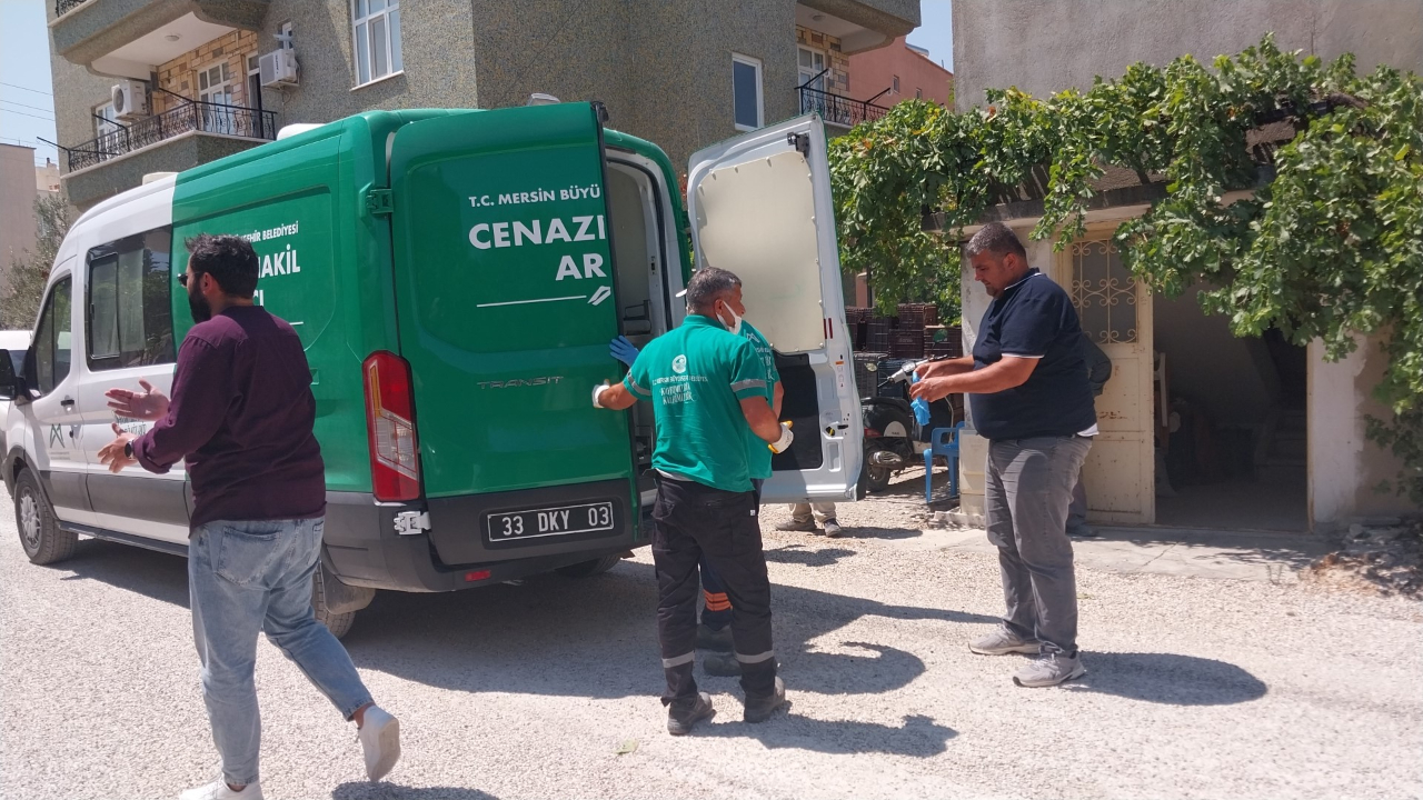 Şizofren hastası kişi annesini bıçaklayarak öldürdü