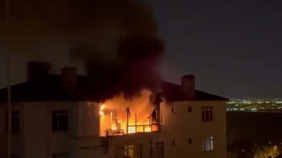 Buzdolabı alev alev yandı