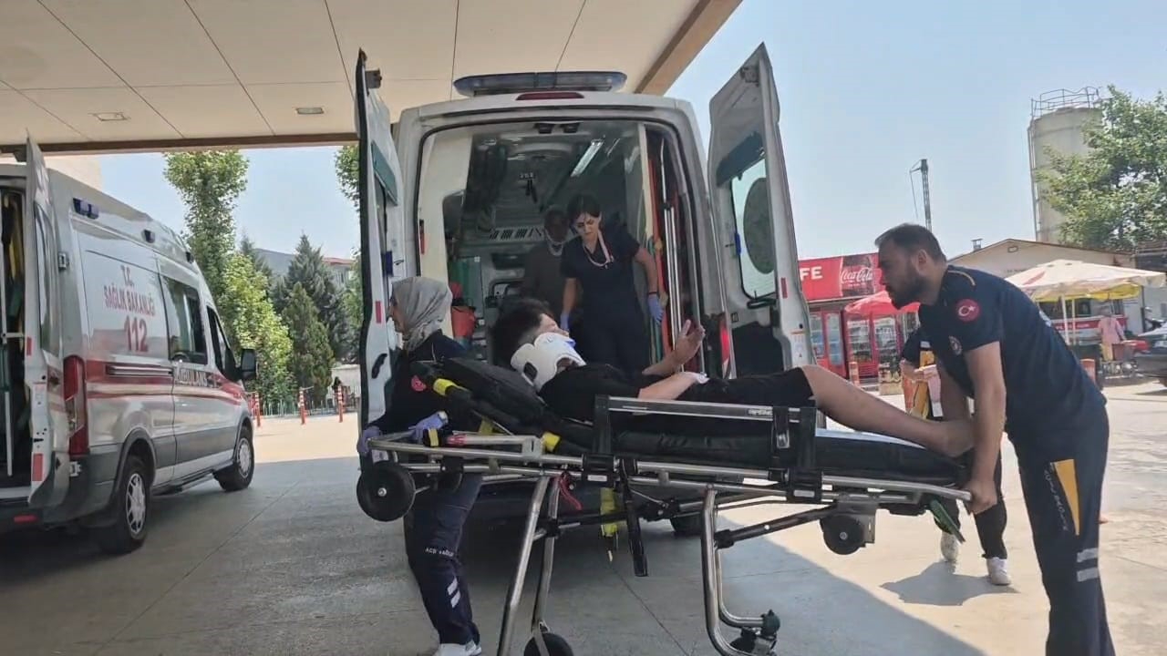 Bursa'da minibüs şarampole yuvarlandı! 4 yaralı