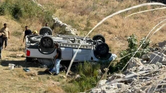 Hatay'da pikap uçuruma yuvarlandı: Sürücü yaralandı
