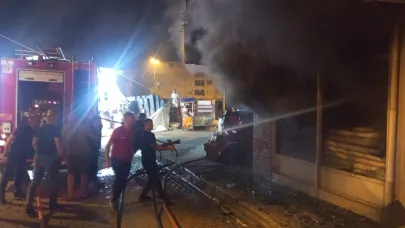 Boya dükkanında yangın: Apartman sakinleri panik yaşadı