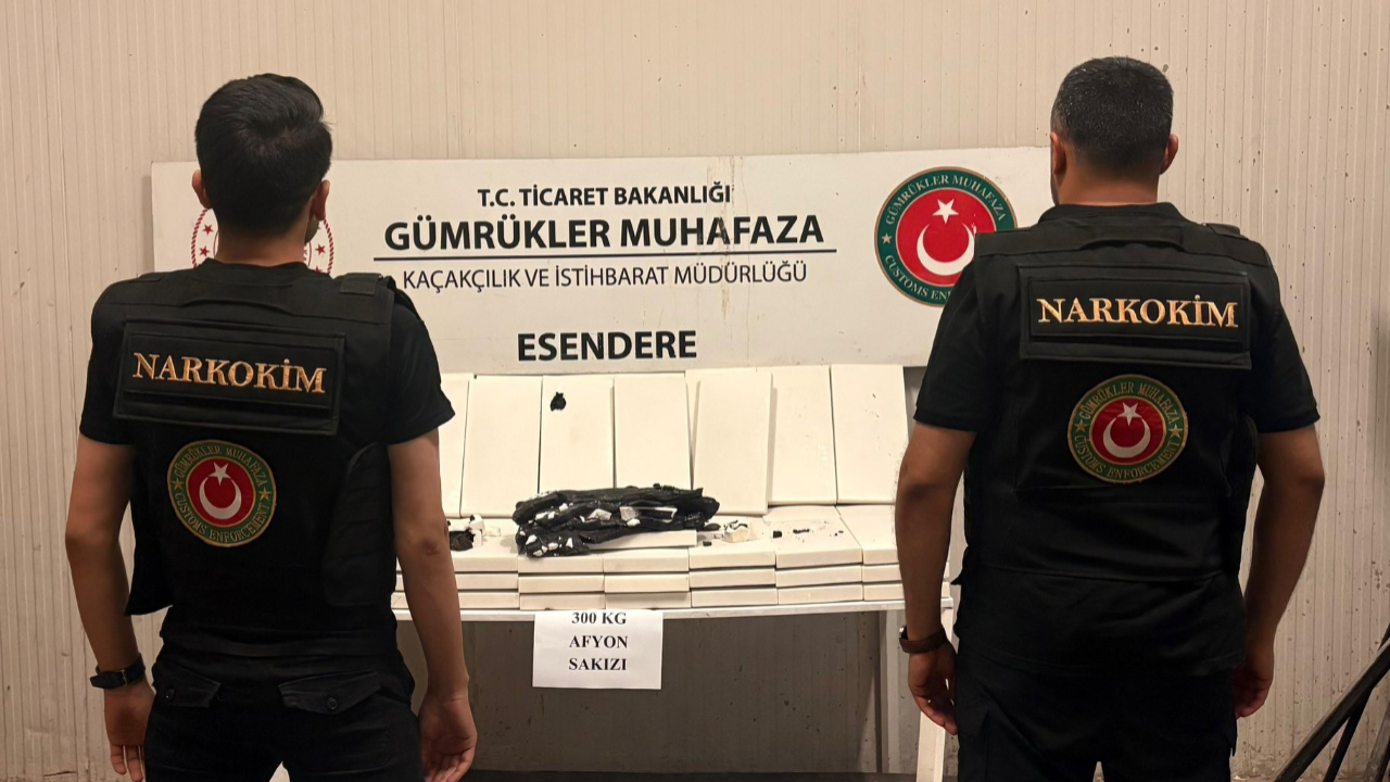 Yüksekova Esendere Gümrük Kapısı'nda 300 kilo afyon sakızı ele geçirildi