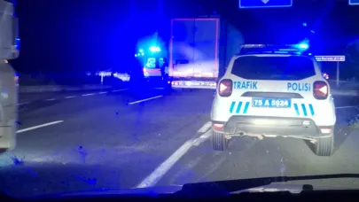 Ardahan'da 2 otomobil çarpıştı: 4 yaralı
