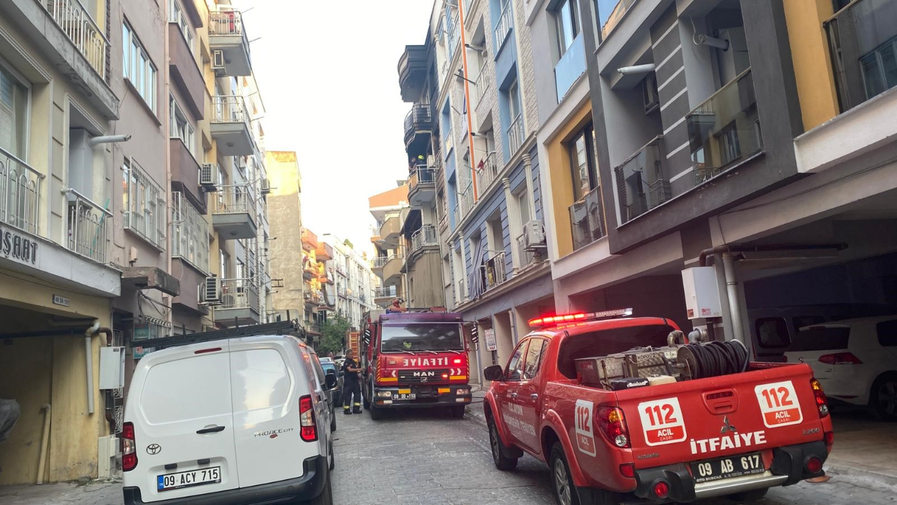 Alevlerin yükseldiği ev kullanılamaz hale geldi