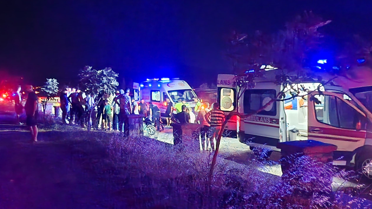 Manisa'da tır ile elektrikli motosiklete kazası: 6 yaralı