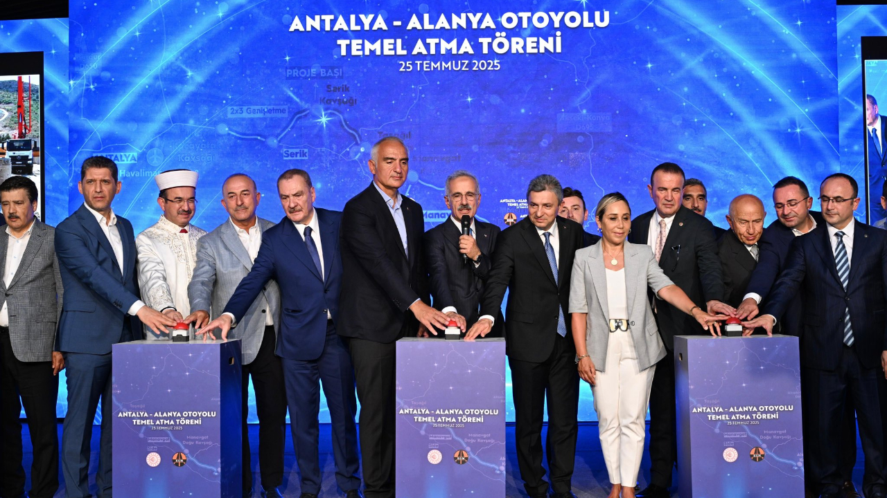 Bakan Uraloğlu: "Antalya-Alanya Otoyolu ile seyahat süresi 36 dakikaya inecek"