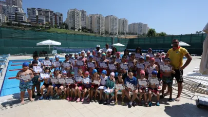 Minik kulaçlar Yaz Spor Okulları’nda ikinci dönemi tamamladı