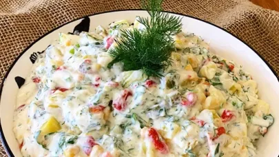 Köz biberli yoğurtlu patates salatası nasıl yapılır?