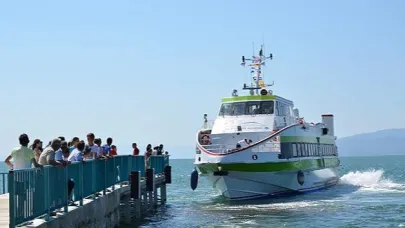 İznik Gölü'nde bir dönem deniz otobüsünün yanaştığı iskele karada kaldı