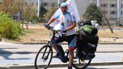 Kök hücre bağışına dikkati çekmek için bisikletle şehir şehir geziyor