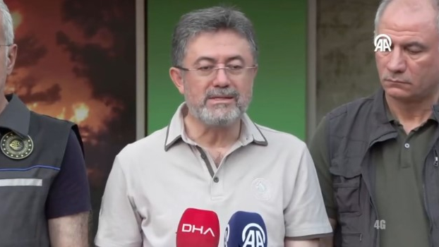 Bakan Yumaklı'dan orman yangınları açıklaması: "4 yangın devam ediyor"