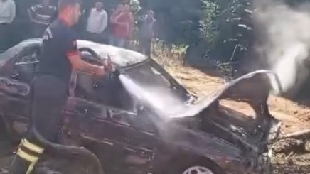 Kastamonu’da otomobilde çıkan yangın ormana sıçradı