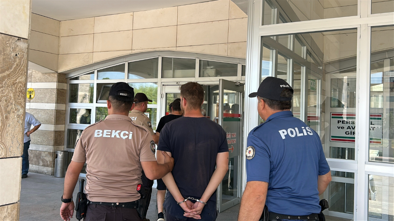Şantiyede toprak kayması: 2 ölü, 2 yaralı