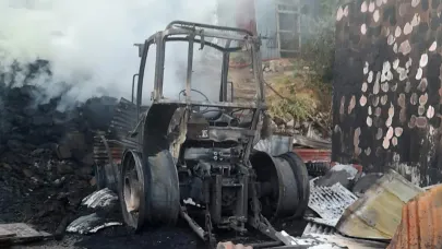 Park halindeki traktör alev aldı