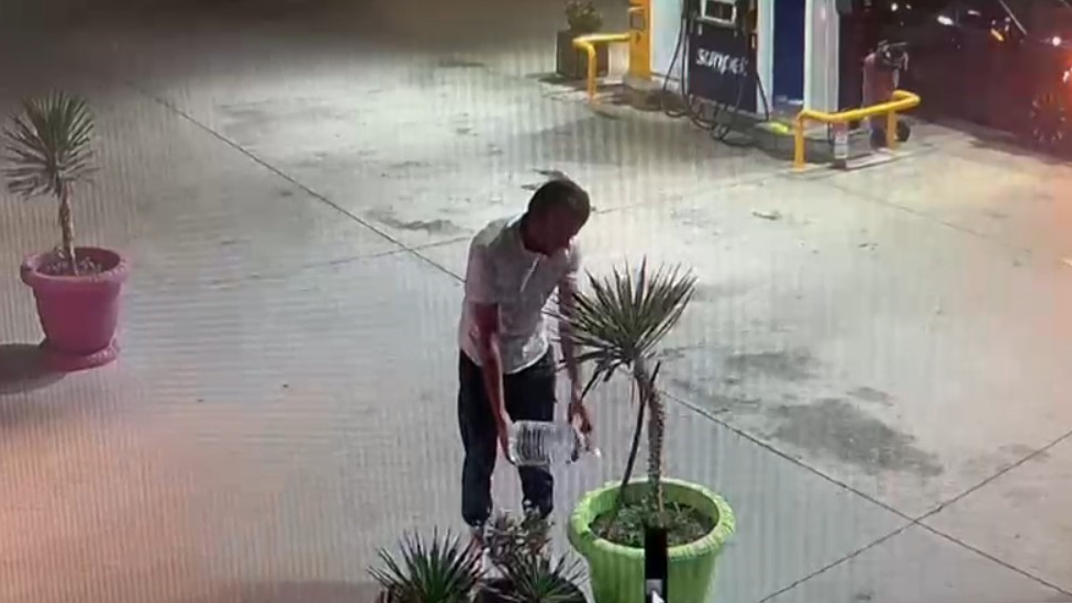 Orman yangını zanlısının benzin aldığı anlar kamerada