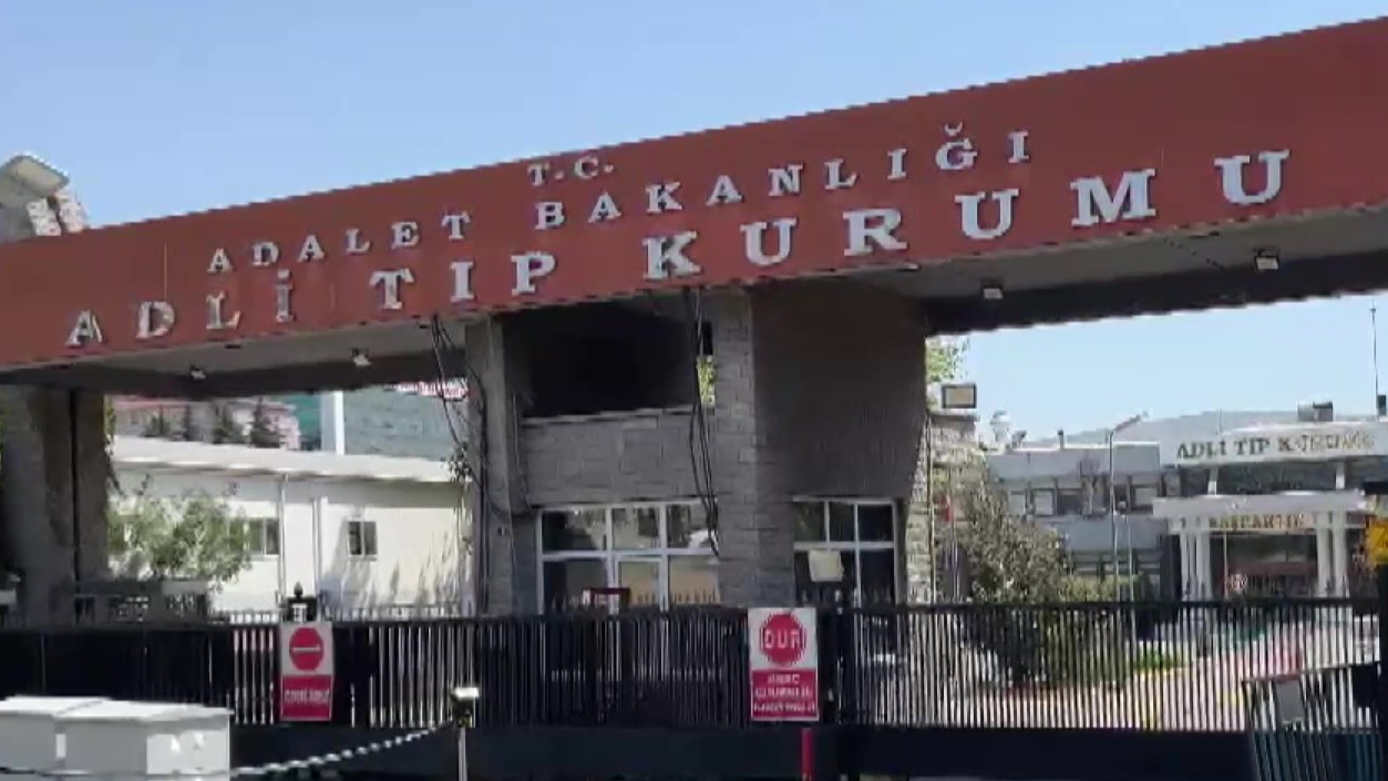 Denize giren kuzenlerden biri boğuldu