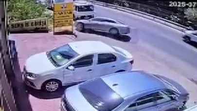 Kontrolden çıkan otomobil ağaçlık alana uçtu