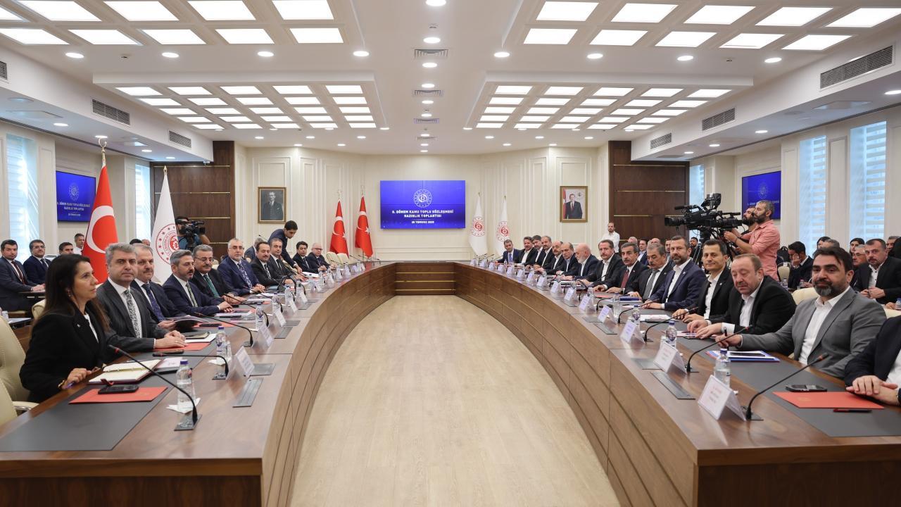Memur-Sen'den toplu sözleşme masasında taban aylık ve refah payı talebi