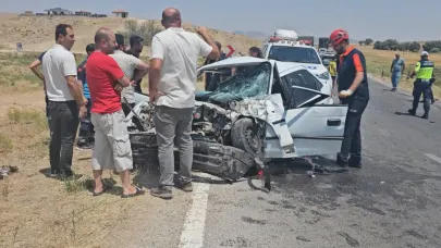 Otomobil ile kamyonet çarpıştı: 1 ölü, 3 yaralı