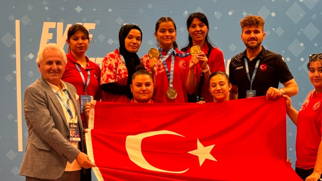 166 kilo kaldırarak Avrupa şampiyonu oldu