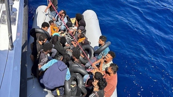 Kuşadası'nda 22 düzensiz göçmen kurtarıldı