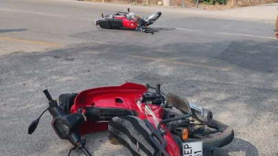 Motosikletler çarpıştı: 2 yaralı