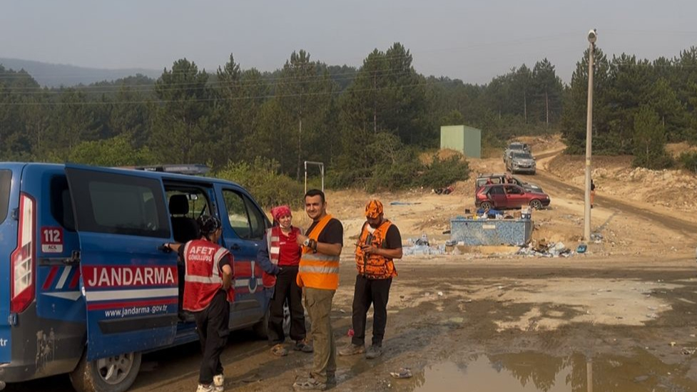 Yangının 4'üncü gününde alevler yerini dumana bıraktı