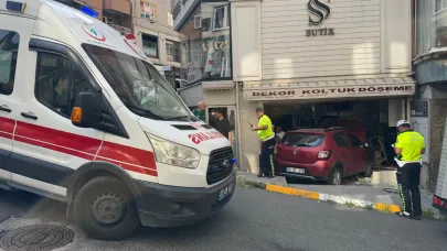 Otomobil dükkana girdi: 1 yaralı