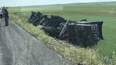 Ardahan’da tır şarampole devrildi: 1 yaralı
