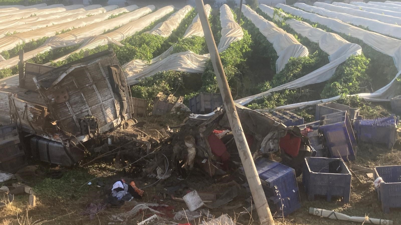 Yoldan çıkan tırın şoförü yaşamını yitirdi