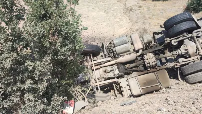 Elazığ’da tır devrildi: 1 yaralı