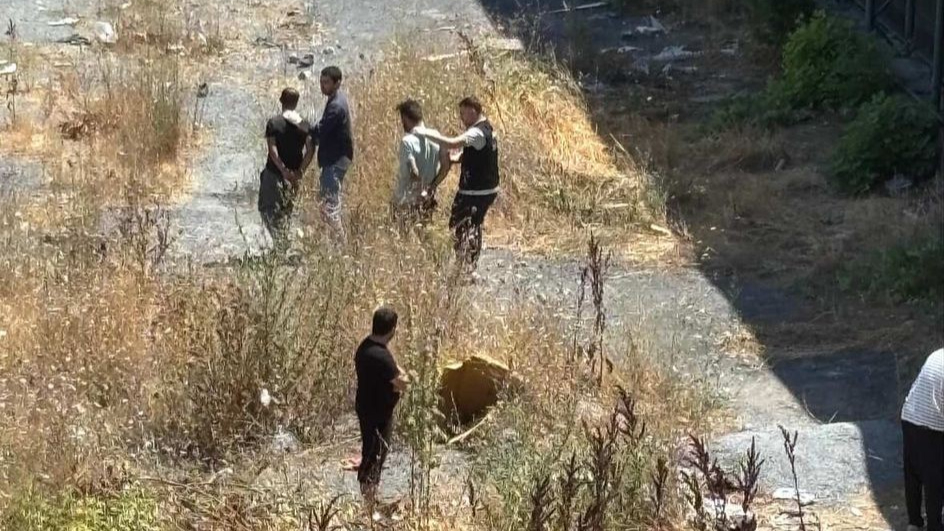 Gündüz vakti uyuşturucu kullanan kişiler görüntülendi