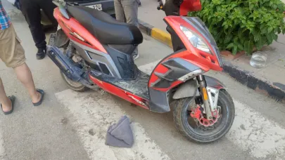 Dikkatsiz motosiklet yayaya çarptı: 2 yaralı
