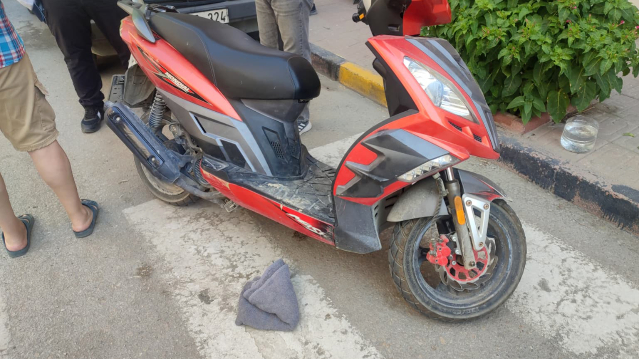 Dikkatsiz motosiklet yayaya çarptı: 2 yaralı
