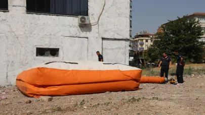 Balkona çıkıp atlamaya çalıştı polisler durdurdu!