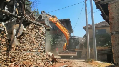 Osmangazi'de metruk binalar tek tek yıkılıyor