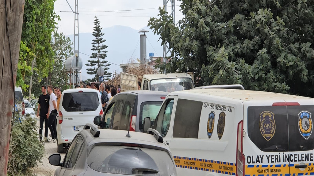 Miras kavgasında önce yengesini sonra kendini vurdu