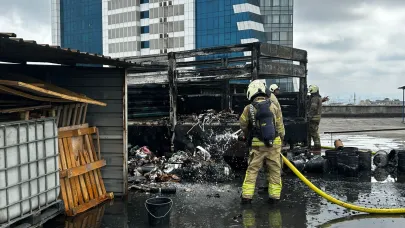 Kamyonetle birlikte sıfır araçta yandı