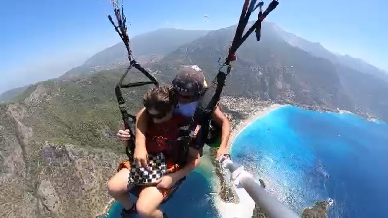 Gökyüzünde satranç oynadılar