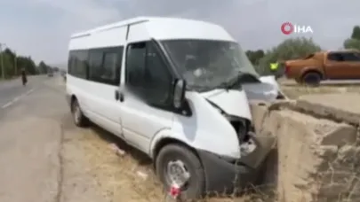 Hakkari köy yolunda can pazarı: 4 yaralı