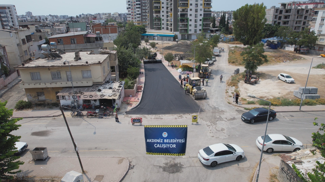 Akdeniz'de asfalt çalışmaları sürüyor