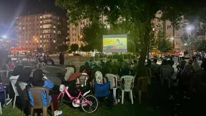 Diyarbakır'da açık hava sinema keyfi