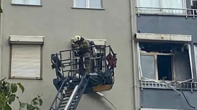 Alevler 10 katlı binayı sardı: 4 kişi ve bir kedi kurtarıldı