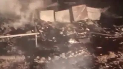 Alevlerin sardığı baraka harabeye döndü