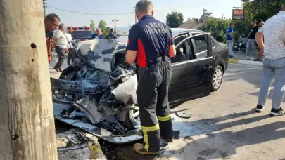 Direğe çarpan otomobil hurda yığınına döndü: 1 yaralı
