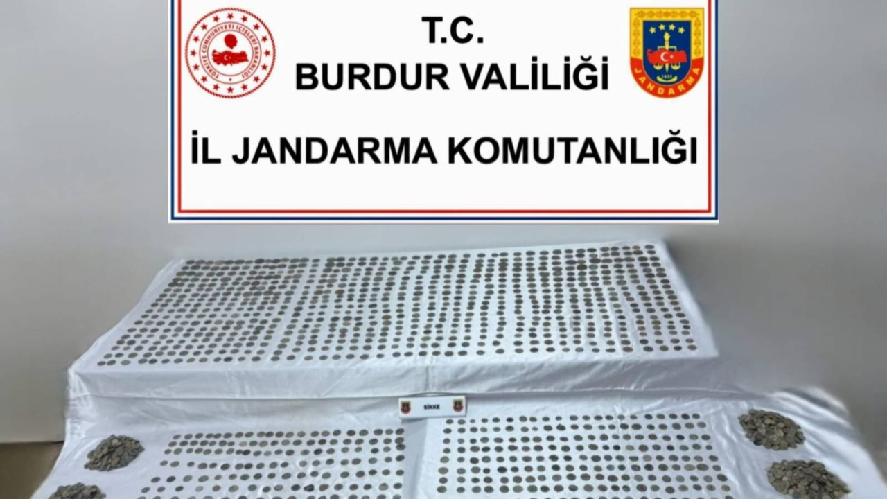 Burdur'da eser kaçakçılarına operasyon: 6 bin eser ele geçirildi
