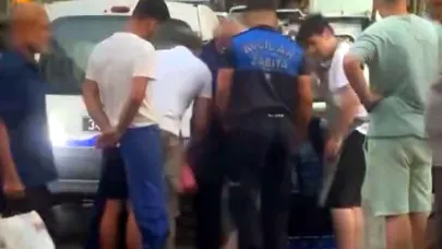 Pazarda demir direk başına düştü: 1 Yaralı