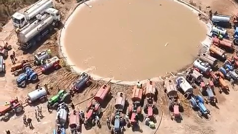Bursa'daki yangılarda traktörlü çiftçi ordusu helikopterden görüntülendi