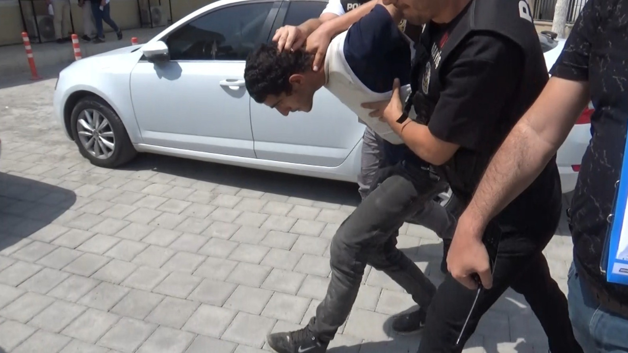 Doktor ve güvenlik görevlisini boğazından bıçaklayan kişi tutuklandı