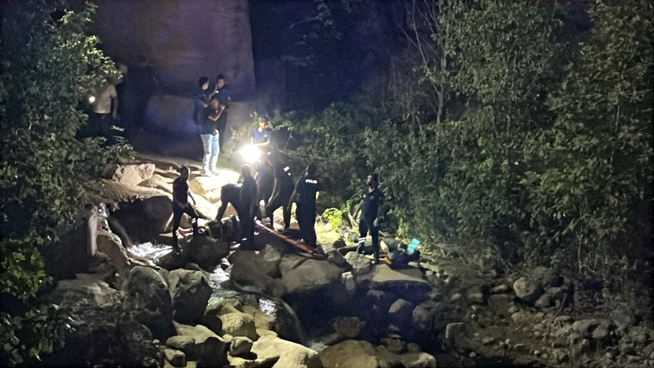 Şarjlı bisiklet köprüden uçtu: 1 ölü 1 yaralı
